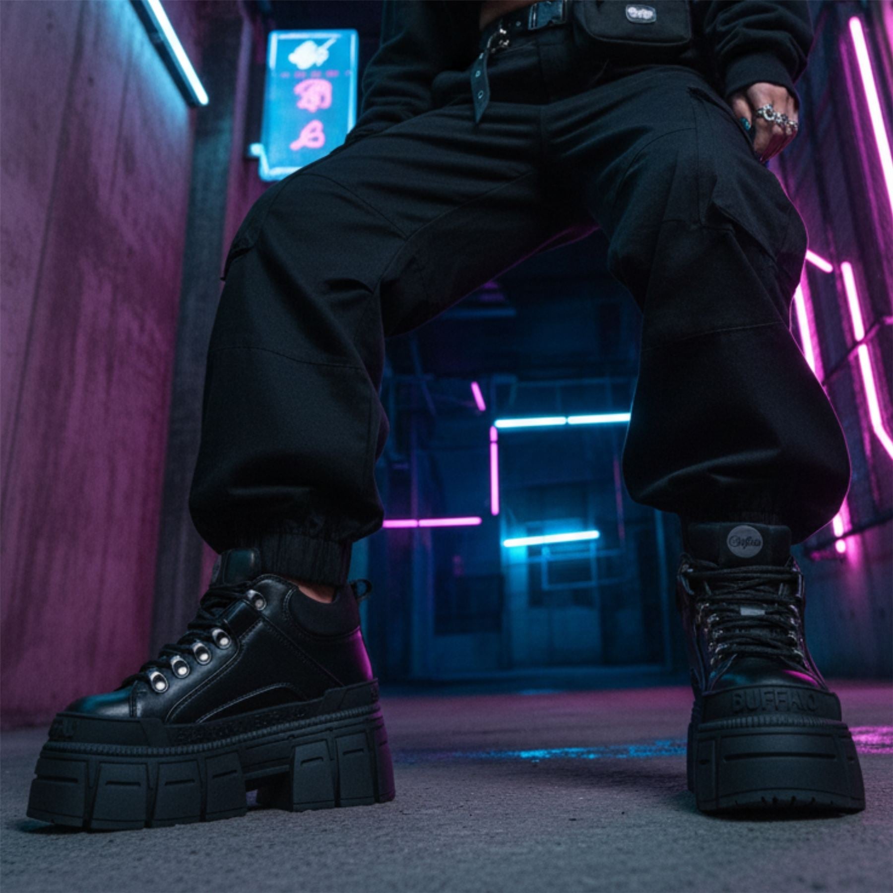 GOSPHER HIKE LO - Women’s Black Platform Chunky Ankle Boots