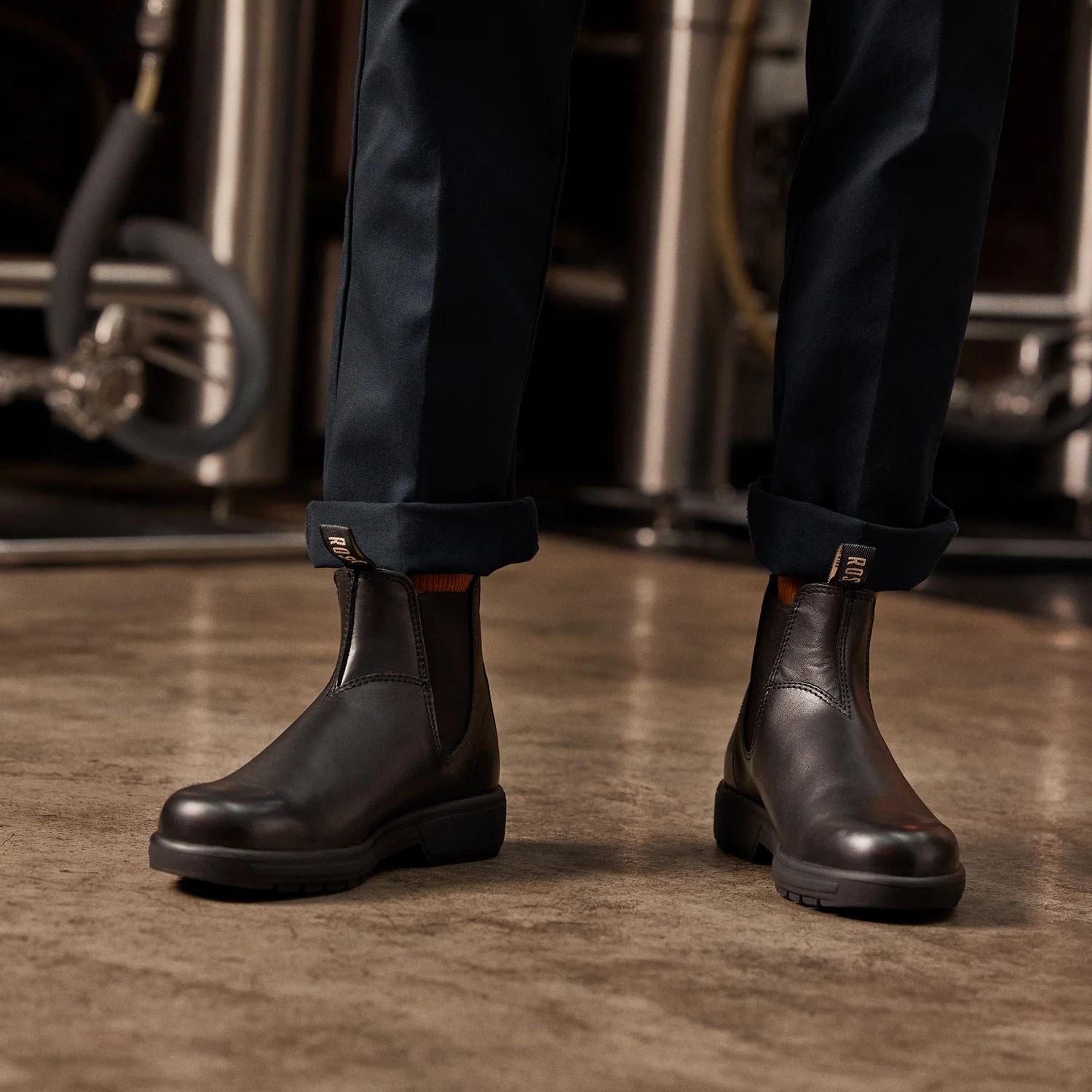 Endura 301 - Black Leather Chelsea Boots