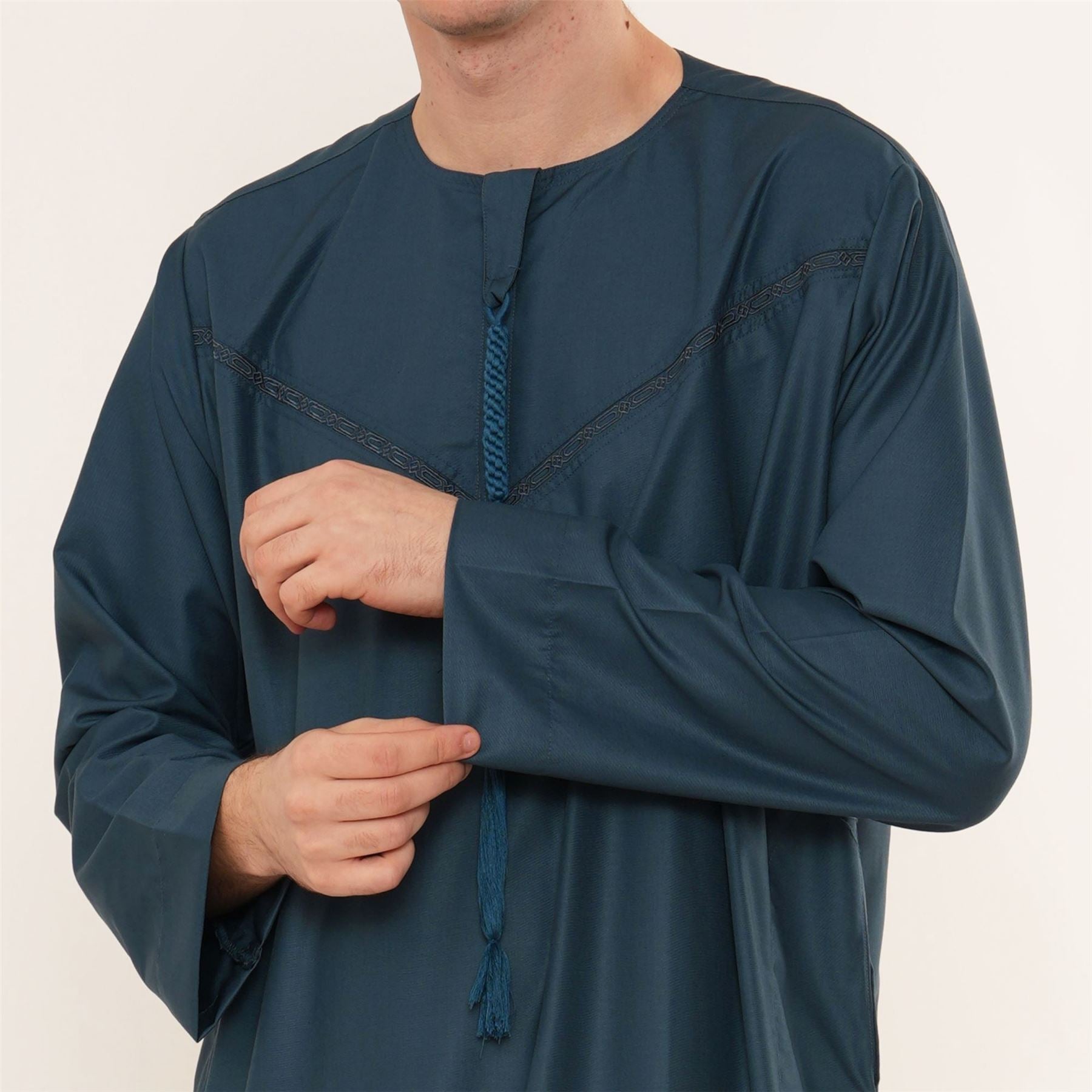 TT-008 - Men's Emirati Omani Arab Tassel Thobe