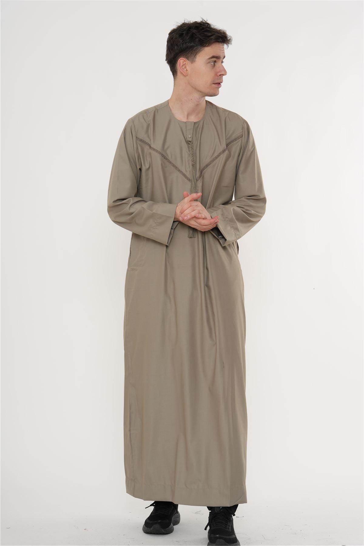 HM10 - Men's  Emirati Omani Zipped Embroidery Thobe