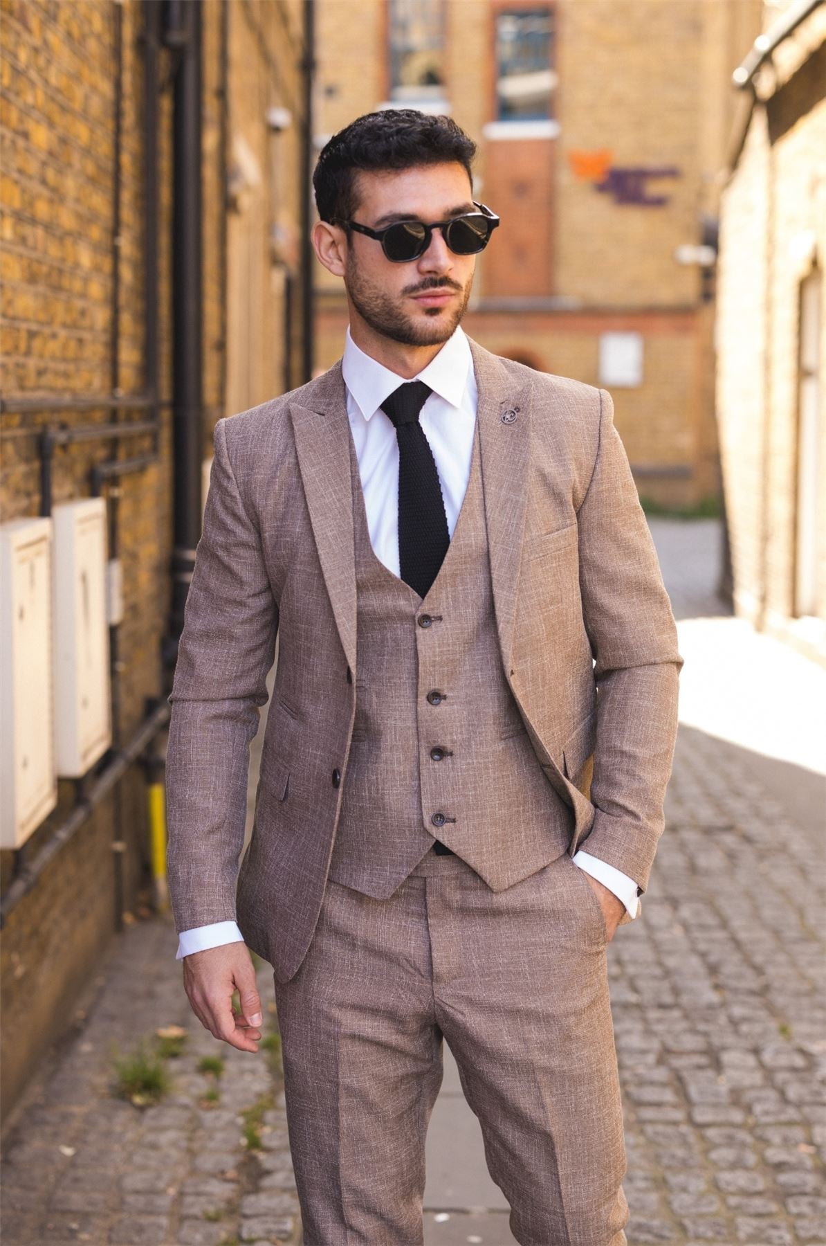 IM33 - Men's 3 Piece Brown Tailored Fit Suit