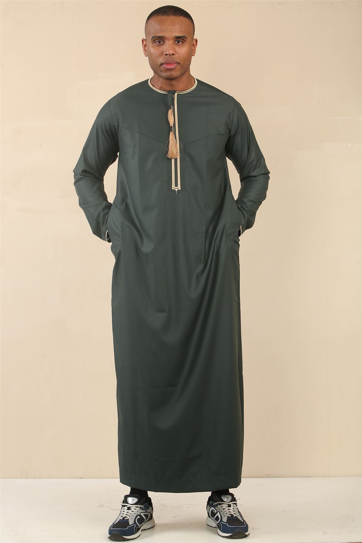 Men's Thobe Emirati Omani Jubba Islamic Clothing Muslim Kaftan Eid Robe Arab Gold Tassel Embroidery