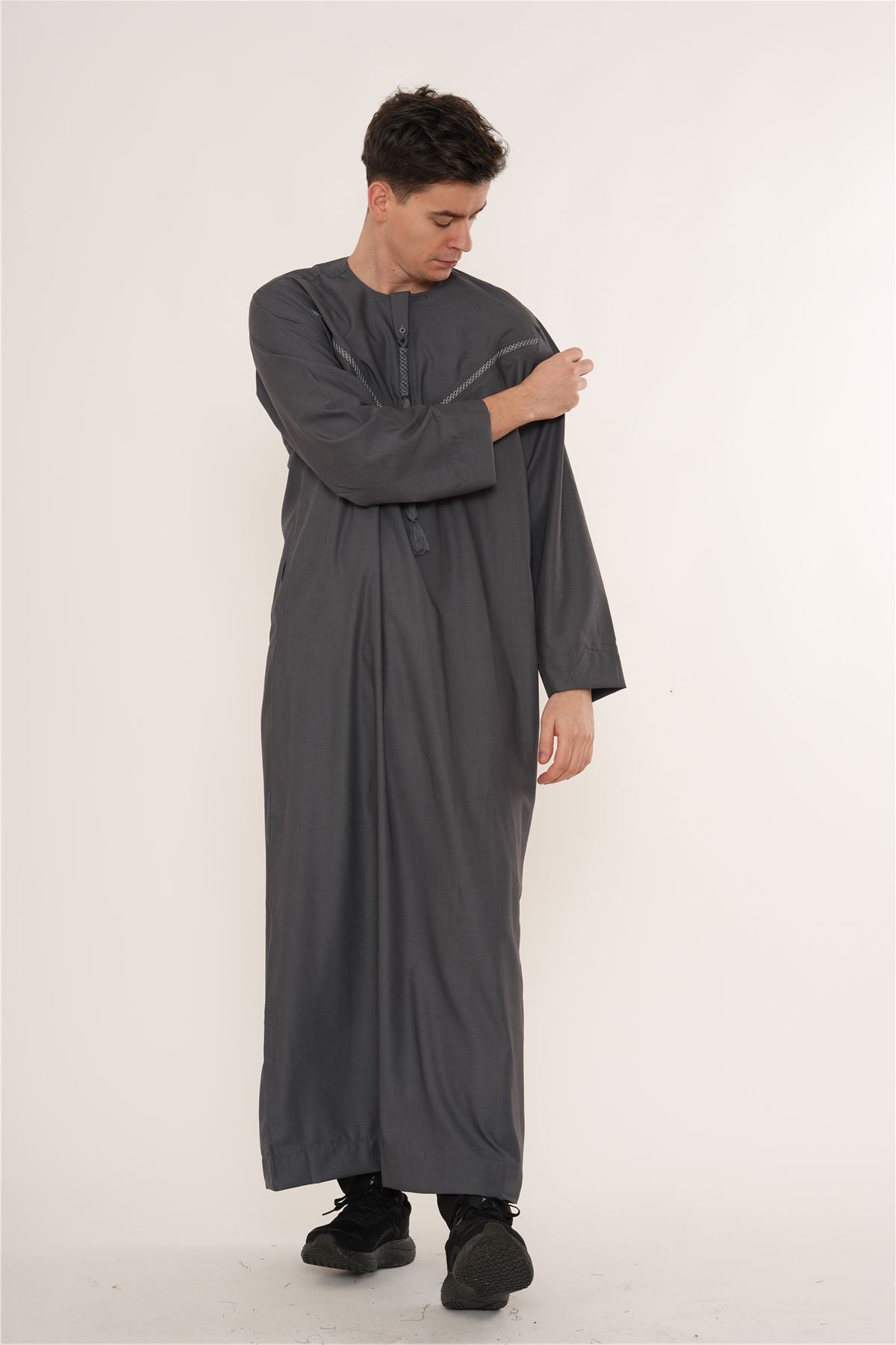 HM10 - Men's  Emirati Omani Zipped Embroidery Thobe