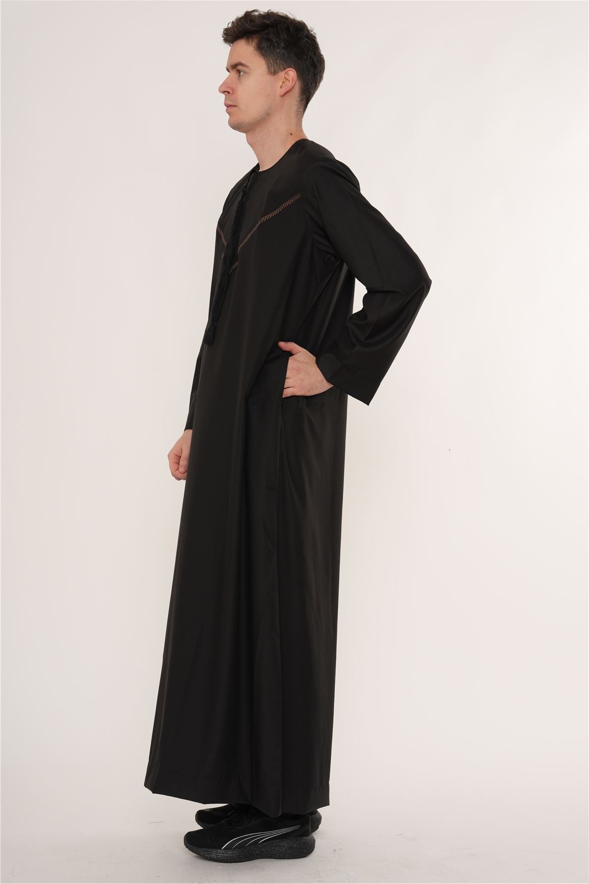 HM10 - Men's  Emirati Omani Zipped Embroidery Thobe