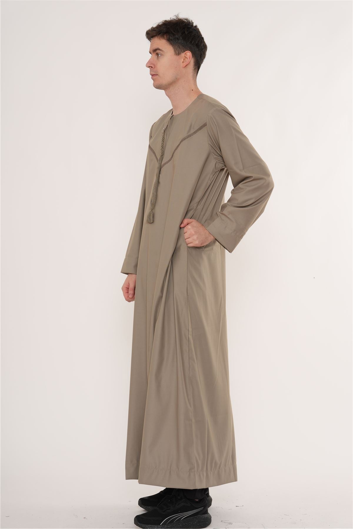 HM10 - Men's  Emirati Omani Zipped Embroidery Thobe