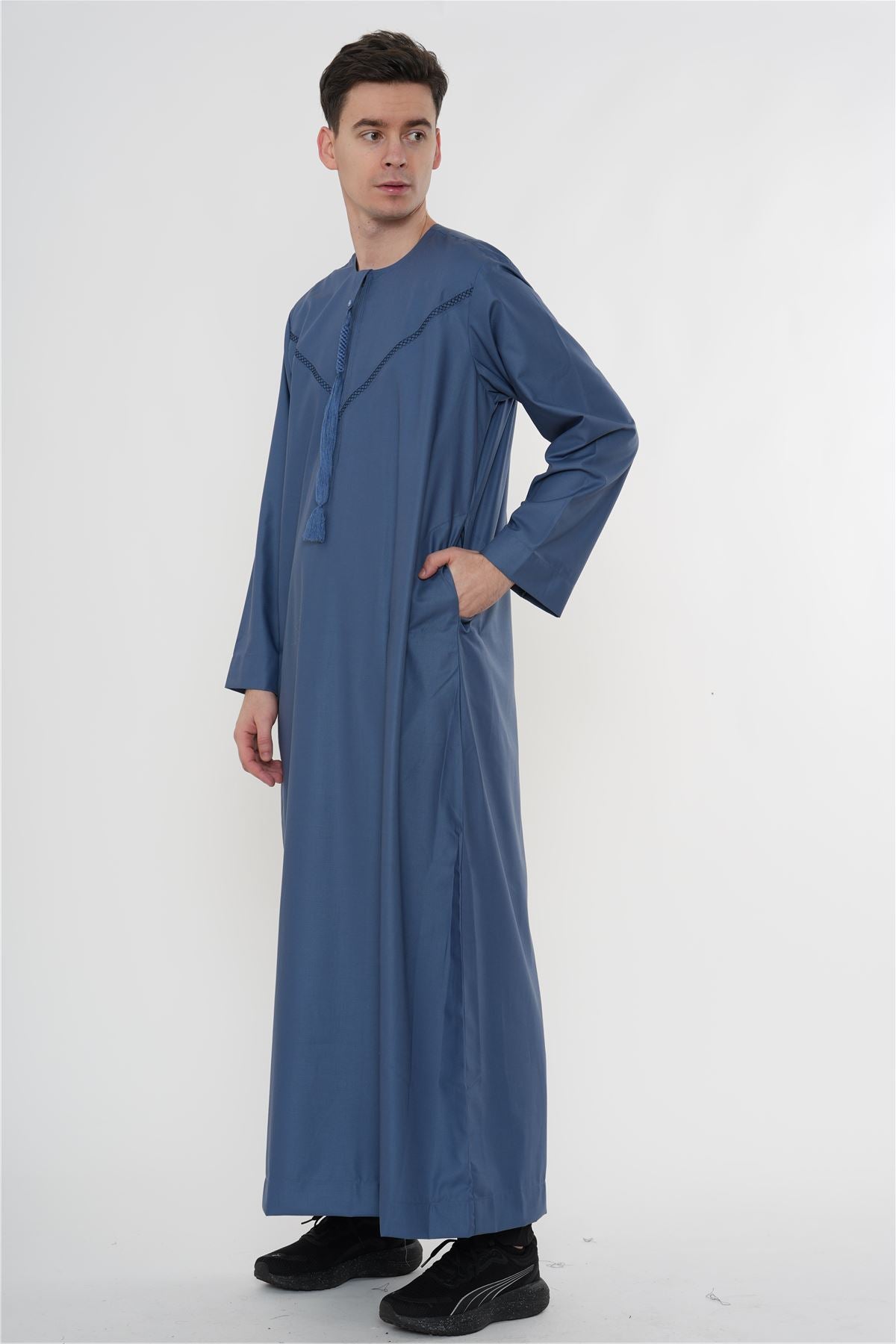 HM10 - Men's  Emirati Omani Zipped Embroidery Thobe