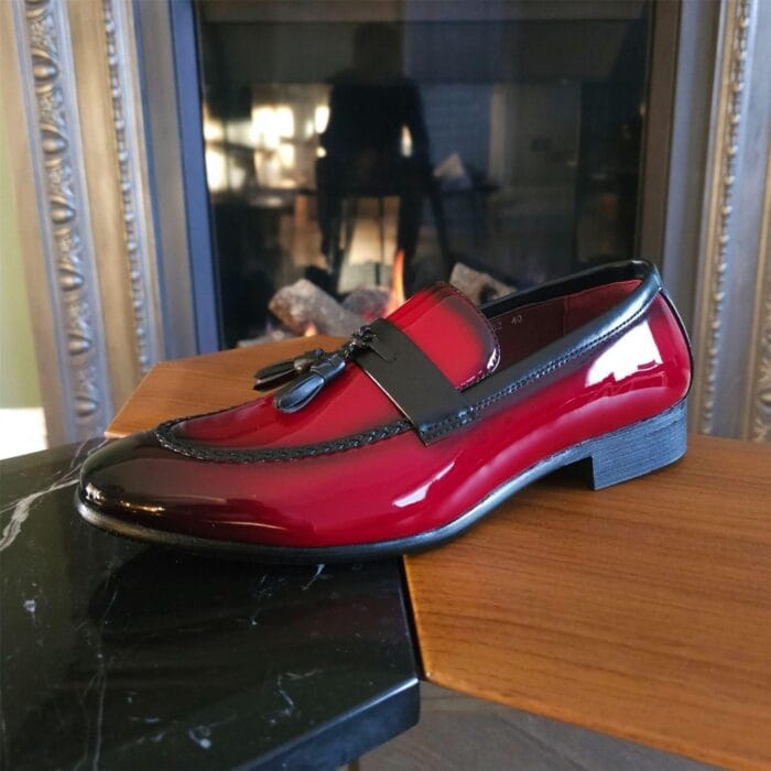 Mocassini da uomo in pelle verniciata, foderati, con nappe, scarpe eleganti - Knighthood Store