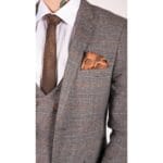 Completo da uomo classico, 3 pezzi, con gilet doppiopetto, blu navy e quadri beige - Knighthood Store
