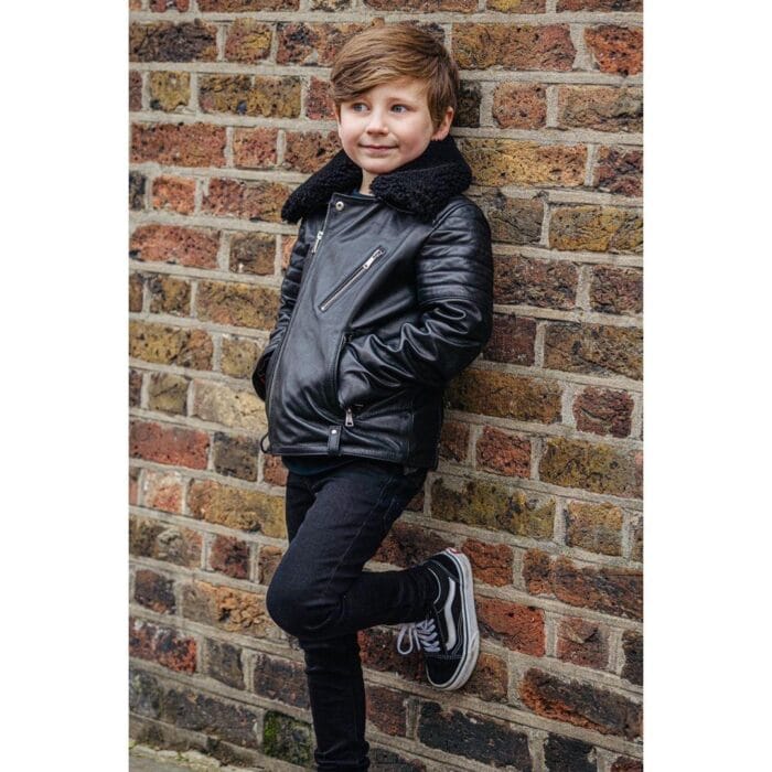 Chaqueta motera de cuero auténtico para niños, estilo motero, con cremallera cruzada Brando, cuello de piel negra - Knighthood Store