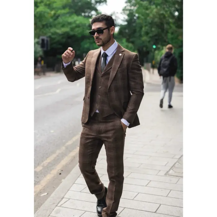 TP-31 - Men's Brown Tweed Check 3 Piece Suit - Image 2